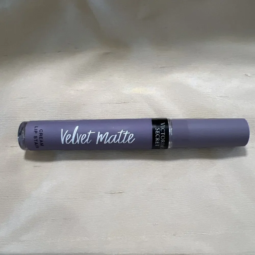 Victoria's Secret Velvet Matte‎ Total Flirt Lip Stain
